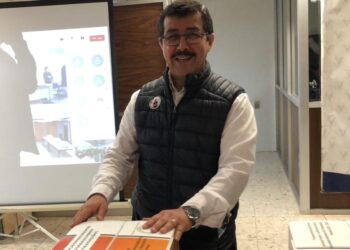 Dámaso Anaya Alvarado vota en histórica elección de la UAT