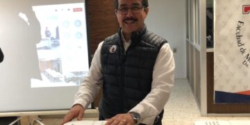 Dámaso Anaya Alvarado vota en histórica elección de la UAT