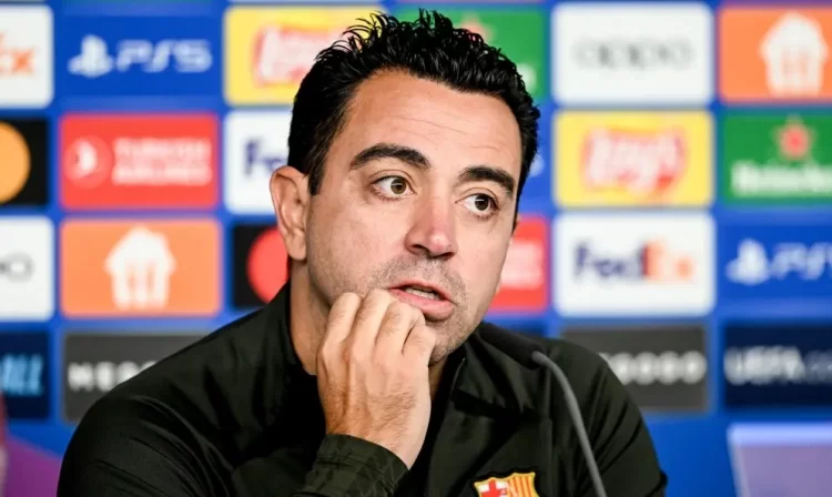 Thierry Henry elogia a Xavi Hernández y le pide que no tire la toalla en el Barcelona