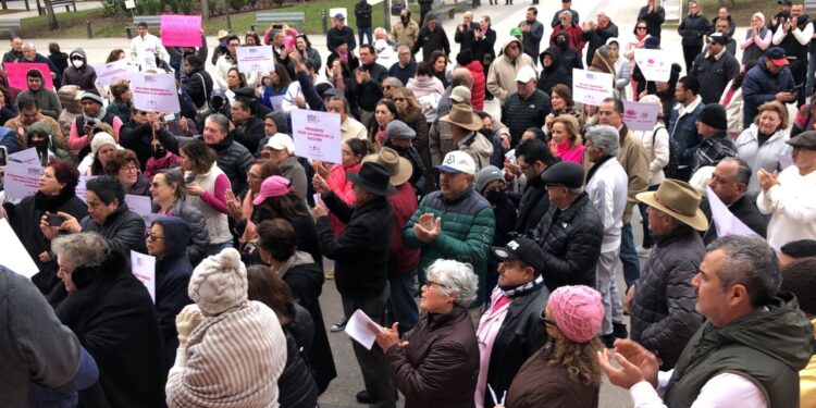 Se manifiestan ciudadanos en favor de la democracia en Cd. Victoria