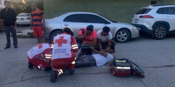 Auto embiste a estudiante del CBTIS 119 que tripulaba motocicleta