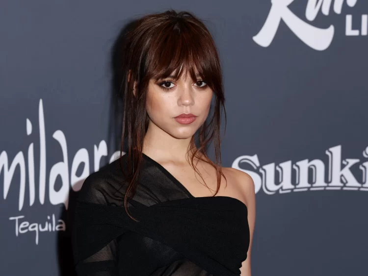 Jenna Ortega revela detalles sobre su papel como hija de Lydia Deetz en la secuela de Beetlejuice