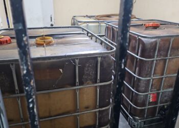 Decomisan diésel ilegal, detienen a cuatro