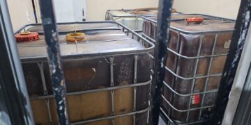 Decomisan diésel ilegal, detienen a cuatro