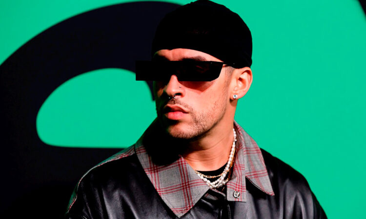 Bad Bunny sorprende con un espectáculo único que fusiona música urbana y clásica