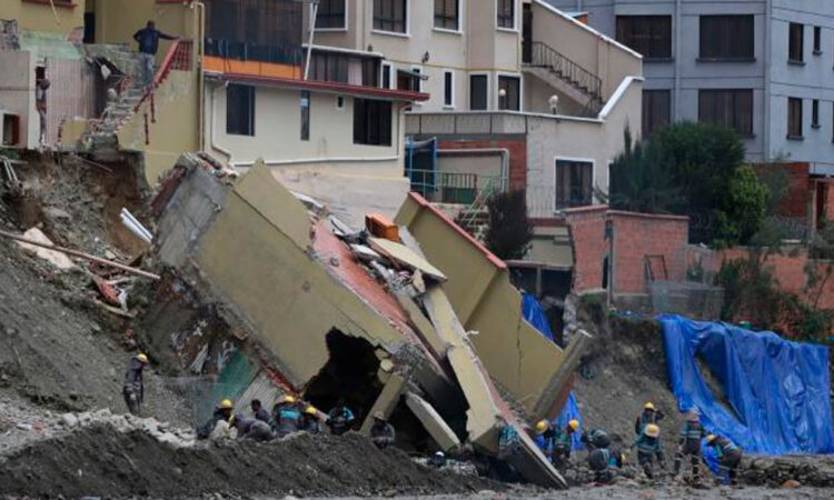 Bolivia enfrenta crisis por lluvias: Gobierno suspende clases