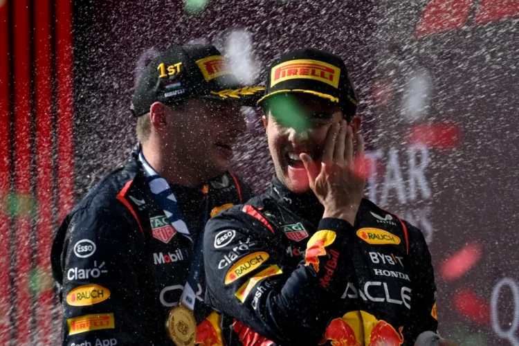 Lewis Hamilton y Ferrari podrían negociar su fichaje para la temporada 2025 de F1