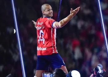 Chicharito podría debutar con Chivas antes del Clásico Nacional