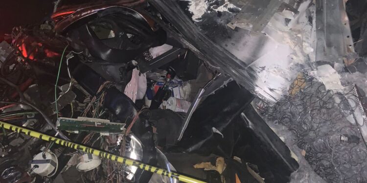 Muere trailero en choque