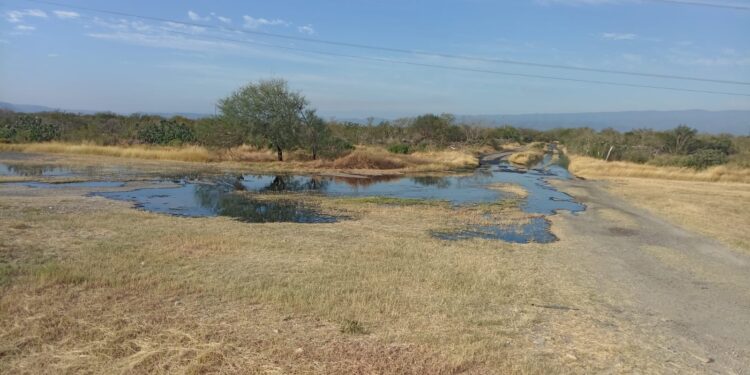 Alertan por derrame en toma clandestina de hidrocarburos