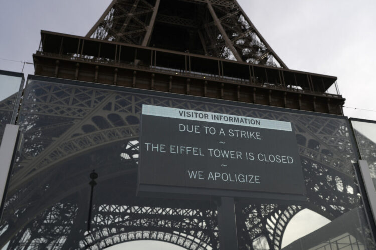 Huelga de trabajadores cierra la Torre Eiffel al público