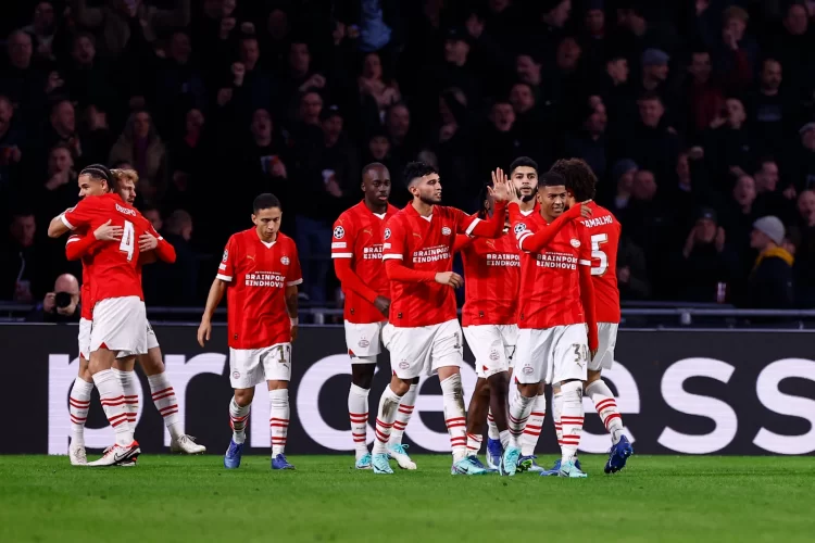 PSV Eindhoven sigue intratable en la Eredivisie