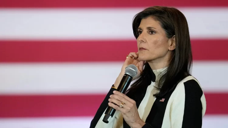 Nikki Haley critica la cercanía de Trump con Putin y sus comentarios sobre la OTAN
