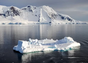 Irán reclama la Antártida y planea operaciones militares en la región