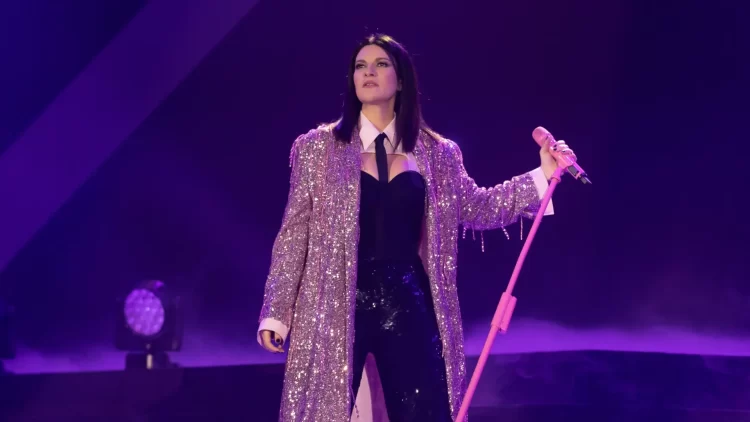 Laura Pausini lanza “El Primer Paso de la Luna” y anuncia nuevas fechas de su gira mundial