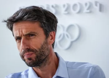 París 2024 defiende legalidad de la remuneración de su presidente Tony Estanguet