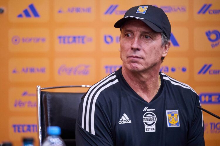 Siboldi rompe el silencio y habla tras ser suspendido