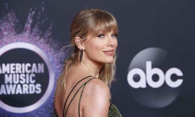 Taylor Swift se prepara para debutar como directora de cine tras finalizar su gira