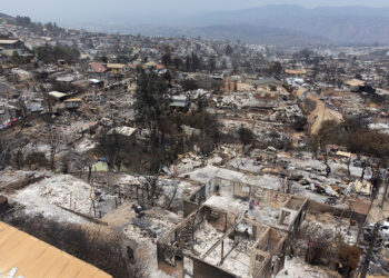 Aumenta a 99 el número de fallecidos por incendios en Chile