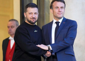 Francia se compromete con más ayuda militar a Ucrania