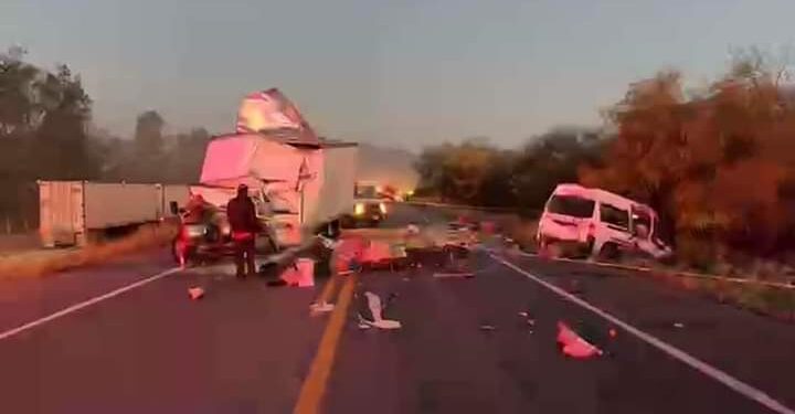 Choque frontal en carretera Cd. Victoria-Monterrey deja nueve muertos