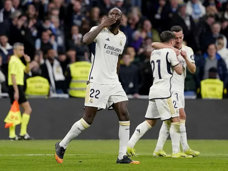 Real Madrid golea a Celta de Vigo y sigue firme como líder de La Liga