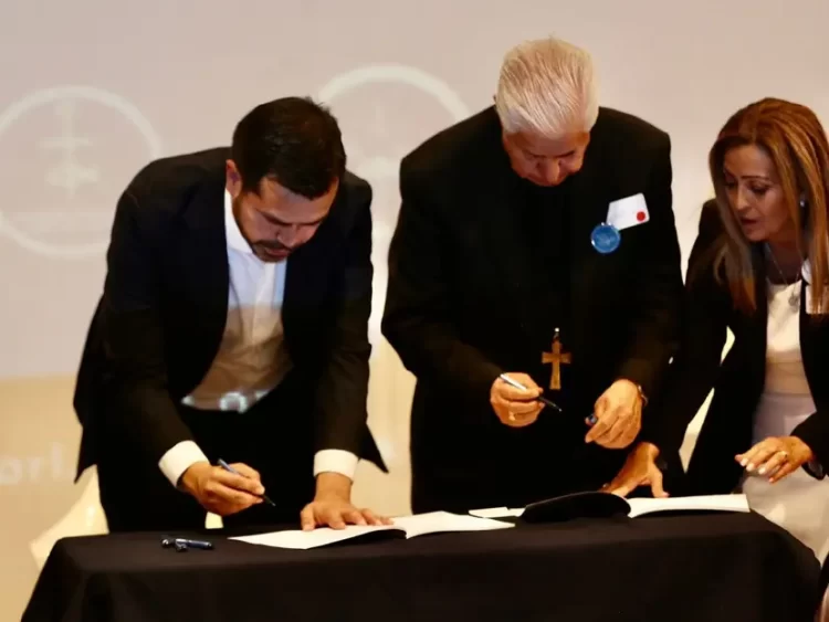 Álvarez Máynez firma Compromiso Nacional por la Paz