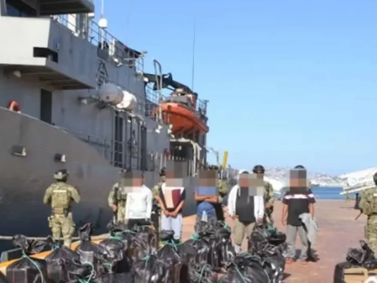 Semar asegura 3 toneladas de cocaína en altamar de Guerrero