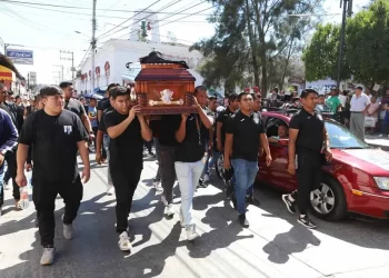 AMLO pide a policía que se fugó por crimen de normalista que se entregue