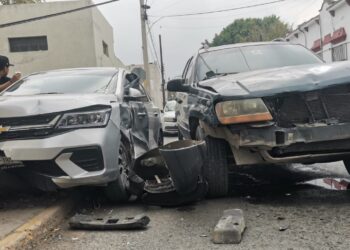 Mujer herida tras provocar accidente