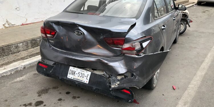 Carambola vehicular en el cruce de las calles 19 y Zaragoza de Cd. Victoria