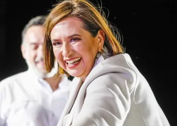 Beca doble para mujeres que estudien ingeniería y estancias infantiles, plantea Xóchitl