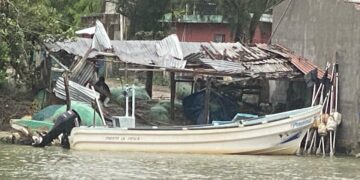 Harán revisión de casas dañadas por vientos en La Pesca, Soto la Marina