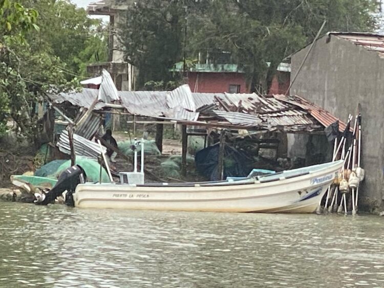 Harán revisión de casas dañadas por vientos en La Pesca, Soto la Marina