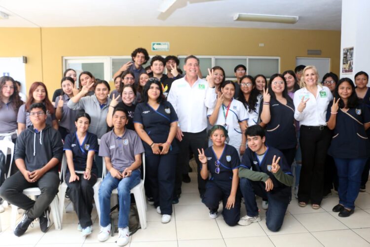 Quiero ser Senador porque amo a Tamaulipas, dice Eugenio Hernández a universitarios