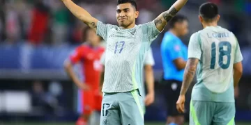 México golea 3-0 a Panamá y se cita con Estados Unidos en la final
