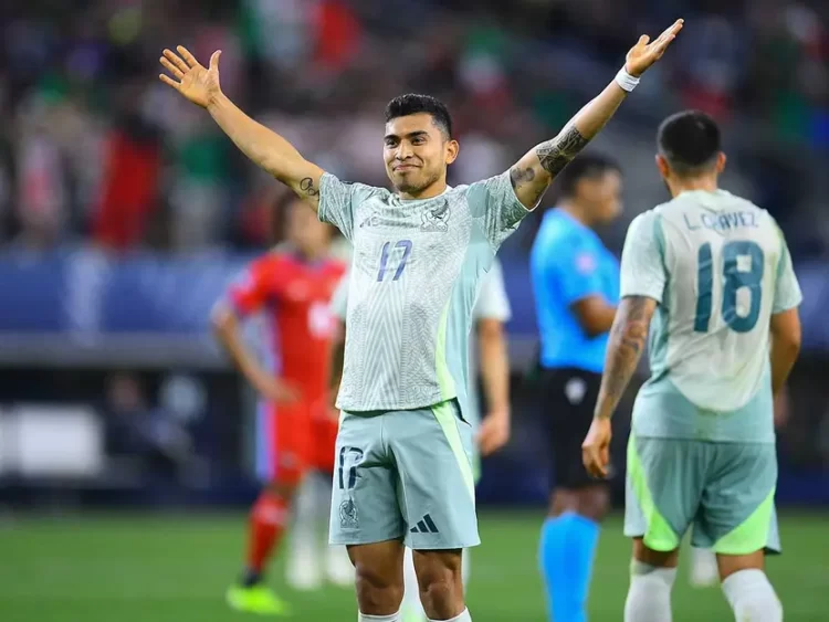 México golea 3-0 a Panamá y se cita con Estados Unidos en la final