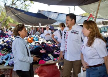 Festeja Arturo Núñez cumpleaños 48 escuchando a comerciantes de La Estación en Victoria