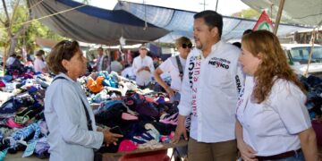 Festeja Arturo Núñez cumpleaños 48 escuchando a comerciantes de La Estación en Victoria