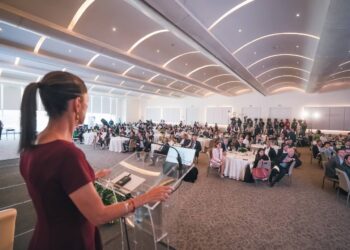 Claudia Sheinbaum expone su visión de desarrollo para el país ante el empresariado de Nuevo León