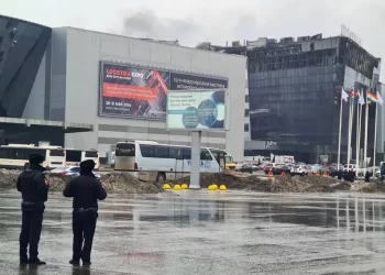 Detienen a presuntos autores del ataque en sala de conciertos en Moscú; suman 115 muertos