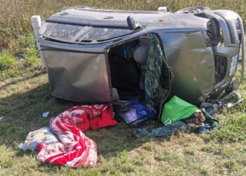 Vuelca miniauto en carretera Victoria-Tampico; pareja es hospitalizada