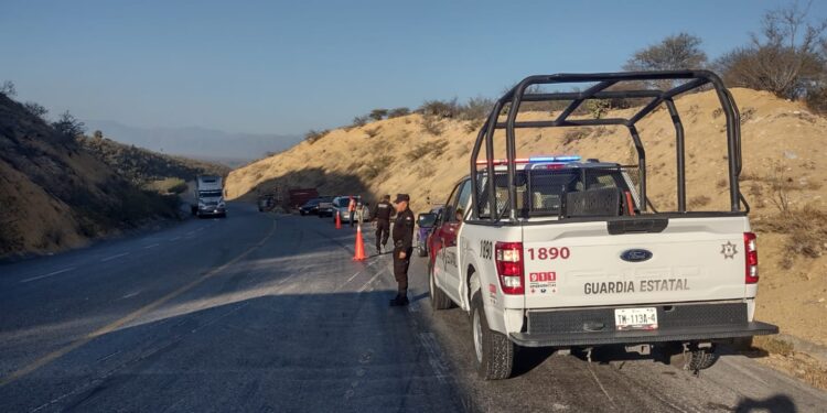 Se desprende doble remolque de tráiler en carretera Victoria-Jaumave