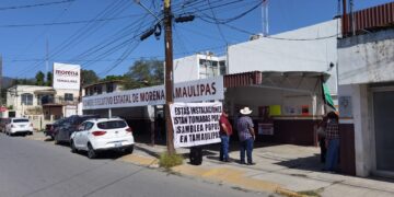 Tultecos toman oficinas de Morena en Victoria, rechazan candidatura de René Lara