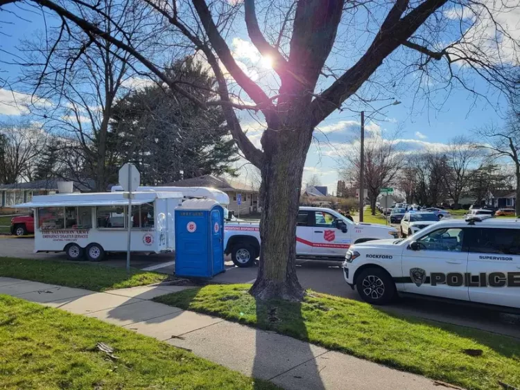 Apuñalamiento masivo en una localidad de Illinois deja 4 muertos y 7 heridos
