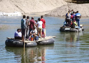 Tribunal de EUA congela ley texana SB4 antimigrantes