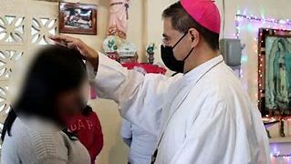 Obispo de Victoria oficia misa en el reclusorio estatal este jueves santo