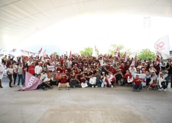 Dialoga Olga Sosa con jóvenes de en Cd. Victoria en “El Patinadero”