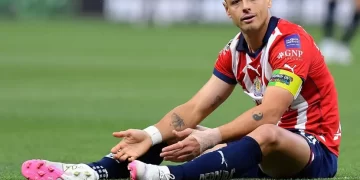 ‘Chicharito’ es baja con Chivas para enfrentar a Monterrey