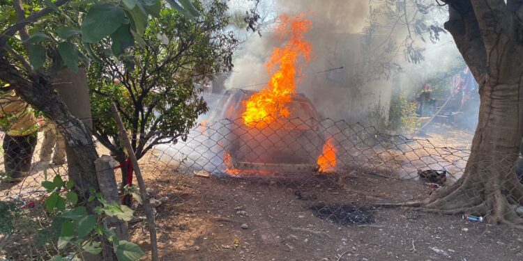 Se incendia camioneta en la Col. Esfuerzo Popular de Cd. Victoria